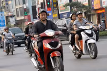 Xe máy phanh trước hay phanh sau an toàn hơn?