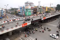 Phong thủy: Hóa giải nhà ở gần đường trên cao