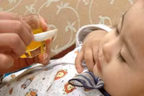 Đừng vội dùng kháng sinh cho trẻ viêm phế quản nhẹ 