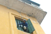 Hướng dẫn cách làm mới cửa kính khung gỗ