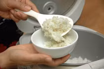 Nguyên nhân khiến nồi cơm điện nấu bị sượng 