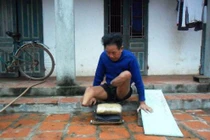 “Tôi mong có tiền để… cưa chân“