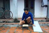 “Tôi mong có tiền để… cưa chân“