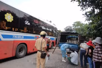 Xe khách CLC “nhốt” người cùng 90 con heo, chó