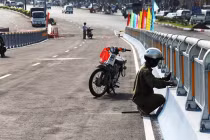 Hối hả cho lễ thông xe hai cầu vượt đầu tiên tại TP HCM