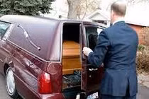 Thu nhập “khủng” của người quản xác chết: 135 triệu đồng/tháng