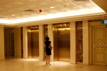 Lọt vào “chốn” xa hoa nhất HN của bố chồng Hà Tăng