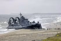 Siêu tàu đổ bộ TQ khó hoạt động ở Biển Đông