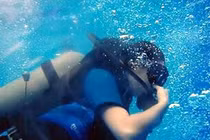 Nguyên nhân con người không thở được dưới nước