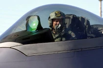 Phi công lái F-22 có thêm “đồ” mới