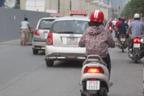 Nghi án biển số tứ quý 9999 dởm ngang nhiên lướt phố