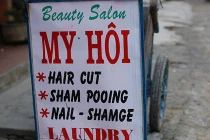 Những lỗi tiếng Anh ngô nghê trên biển hiệu ở VN