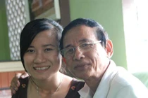 Đại gia Lê Ân “khoe” vợ trẻ và siêu xe