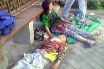 Đau đớn bé 6 tuổi bị mẹ cắt cổ... ngăn mẹ tự tử