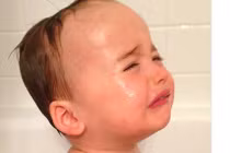 Bộ ảnh “lý do con tôi khóc” khiến dân mạng xúc động