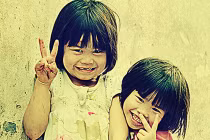 Dân mạng “cãi nhau” vì đề xuất thưởng tiền sinh con gái