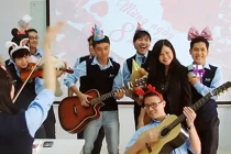 Sốt mạng clip “Ai cũng có quà 8/3“