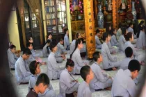 Chùm ảnh: Cảm động phật tử nhí hào hứng lên chùa 