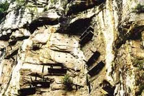 Kỳ bí những quan tài treo “ma mị“