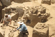 Bí ẩn bộ xương không đầu gần kim tự tháp cổ