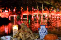 Vì sao cúng Giao thừa ngoài trời?