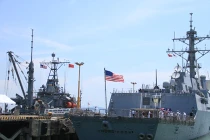 Đo dài, rộng chiến hạm Mỹ ở Việt Nam