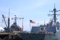 Đo dài, rộng chiến hạm Mỹ ở Việt Nam