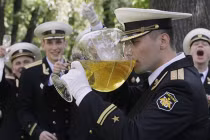 Hải quân Mỹ xử lý “bợm nhậu” 