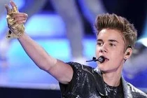 Justin Bieber dọa giết hàng xóm