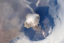 Những núi lửa tuyệt đẹp nhìn từ... vũ trụ