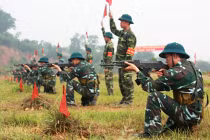 Xem lính Sư đoàn 361 kiểm tra bắn súng AK