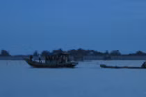 “Dàn trận” đánh nhau trên sông, 3 người mất tích