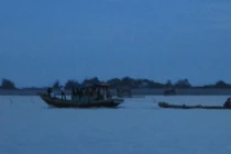 “Dàn trận” đánh nhau trên sông, 3 người mất tích