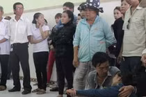 Hai học sinh hái hoa súng ngã hồ chết đuối