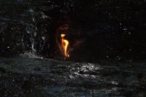 Bí ẩn ngọn lửa “ma” ngàn năm không tắt