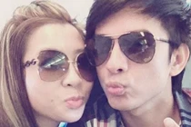 Lộ ảnh gần gũi của Đan Trường và “fan nữ tống tiền“