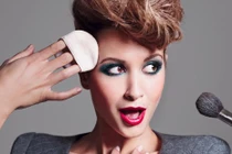 Tẩy trang nhanh lớp trang điểm không trôi