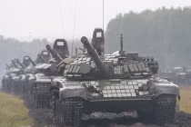 Xe tăng, máy bay, tàu chiến Nga tập trận rầm rộ