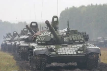 Xe tăng, máy bay, tàu chiến Nga tập trận rầm rộ