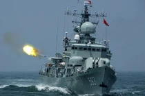 10 tàu chiến Trung Quốc nã pháo trên Biển Đông