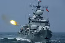 10 tàu chiến Trung Quốc nã pháo trên Biển Đông