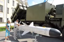 Xem “đã mắt” vũ khí tối tân ở triển lãm IMDS-2013