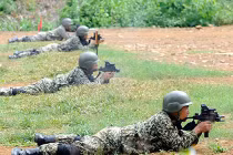 Ảnh QS ấn tượng tuần qua: súng “lạ” của đặc công Việt Nam