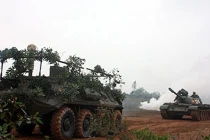 Thăm lữ đoàn xe tăng dự bị chiến lược 215