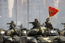 Quân đội Belarus duyệt binh hoành tráng