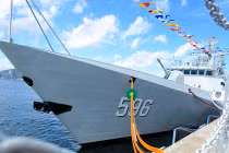 Trung Quốc biên chế “liên tù tì” 2 tàu chiến Type 056