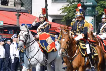 Xem quân đội Pháp duyệt binh hoành tráng 