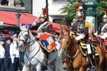 Xem quân đội Pháp duyệt binh hoành tráng 