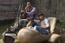 Những chiếc Vespa chế “siêu độc“