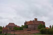 Khám phá lâu đài rộng nhất thế giới